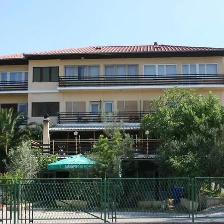 Triple Starigrad 6637d Guest house 3*
