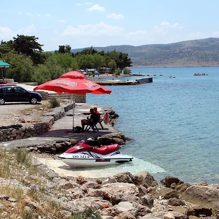 Triple Starigrad 6637d Starigrad Paklenica